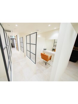 *一人一人と真剣に向き合いたい*との思いから、ゆったりと寛げる空間で理想のデザインをご提供します♪