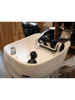 《トータルケアが可能◎》髪だけでなく眉、まつ毛、ヘッドスパと施術が可能です！