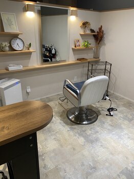 周りを気にせマンツーマン施術で、ゆったりとした時間を過ごせます♪あなただけの特別なサロンタイムを。