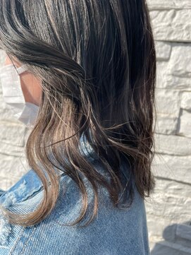 イヤリングカラー×グレージュ