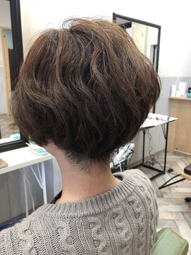 ヌーボヘアー(Nubo Hair) 襟元スッキリボブ。