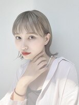 ブルーダー(Bruder)&nbsp;ハイトーン　ベージュ　前髪　おくれ毛