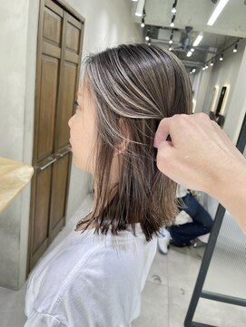 フェリア 渋谷(Feria) 【Feria渋谷】レイヤーカット/細めハイライト/くすみベージュ