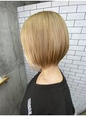 ブリーチ ダブルカラー リタッチ 金髪 ボブ 前下がり 20代30代