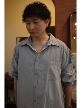 エディ(Edy) メンズ波巻きスパイラルパーマケアパーマ眉毛カット外国人風