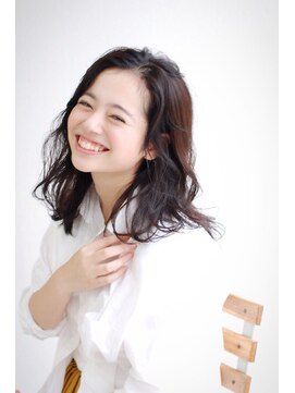 ユーリー(juurii) ふんわりゆらぎ感あるレイヤーミディ【SHE DAIKANYAMA】橘高暁子