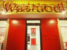 ウエストウッド(Westwood)の雰囲気（外観は可愛い黄色の壁に赤の扉！！）