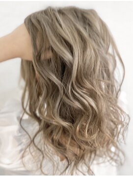 ラビス 浦和(Lovis) 魅力倍増カール/セミディ/シアーカラー/ダークアッシュ/姫カット