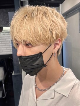 ビンゴ(BINGO) 939外国人風カラーブロンドヘアセンター分けボブバイカラー