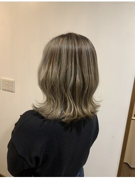 ルーム(ROOM) 【ROOM】　シルバーアッシュ　　筋感ハイライト