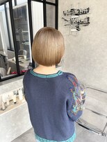 ムード カナザワ(mood kanazawa)&nbsp;ホワイトベージュ　ぱっつんボブ