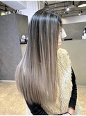 ロングストレートが似合うバレイヤージュ_contrast gray_