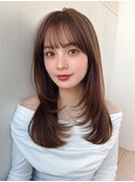 20代に人気！顔周りの後れ毛がかわいいシャギーレイヤーロング