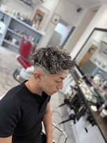 キューカンバー(CUCUMBER)&nbsp;ホワイトメッシュ　ツイストパーマ　ジェットモヒカン　メンズ