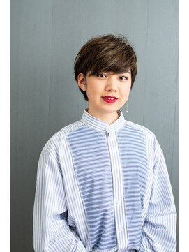 ルートヴィッヒ(Ludwig) 前下がりボブ・丸みショート