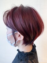ショートボブ×レッド系カラー