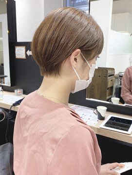 ジーニー 横浜(giinii) 大人可愛い20代30代40代_ベージュ_丸みショート【横浜】渋谷良太