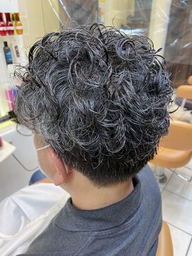 クオリス 上板橋店(QUALIS) 40代、50代おすすめセット楽々パーマ【ツーブロ×刈り上げ】