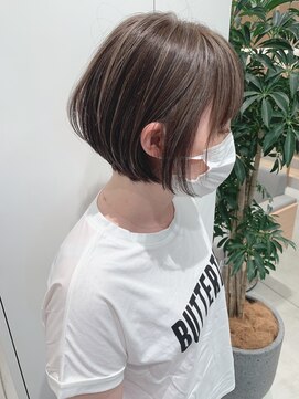 ステアケース 武蔵小杉店(stair:case) 大人ハイライトベージュ耳かけ丸みショートボブ
