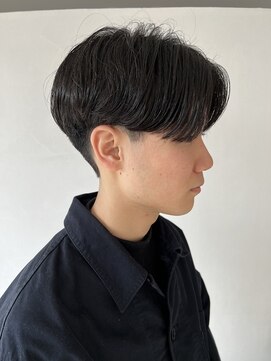 イロ(iro.) 毛流れパーマ×センターパート