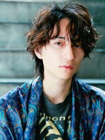 ライラ(Lyla)&nbsp;雰囲気のある　無造作質感　ミディアムウェーブマッシュウルフ