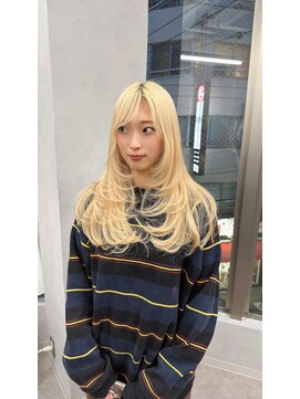 アット(at...) レイヤーカット　抜きっぱなしブリーチ