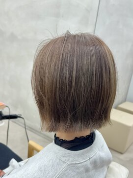 レヴィア(REVIA) レディース切りっぱなしボブ前下がり外はね