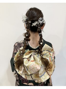 ルーシィヘアークラブ 成人式　あみおろしツインアレンジ