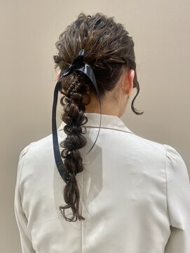 ケンジ 横浜(KENJE) 黒リボン×ゆるふわポニー