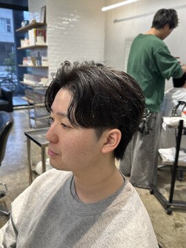 ザデイ カットアンドカルチャーショップ(THE DAY CUT&CULTURE SHOP) 毛流れセンターパート[メンズカット/ニュアンスパーマ]