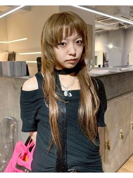 シーン バイ ラッド(SCENE by RAD) 軽やかレイヤーロングで大人可愛いくびれヘアショート艶感