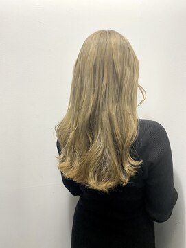 オンザ(ONTHE) クリーミーブロンドベージュセミロングスタイル【林京平】