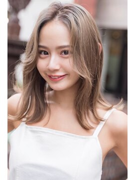 エイミー(Aimee) Aimee 町田 ミルクティーベージュ×くびれ巻きレイヤーstyle