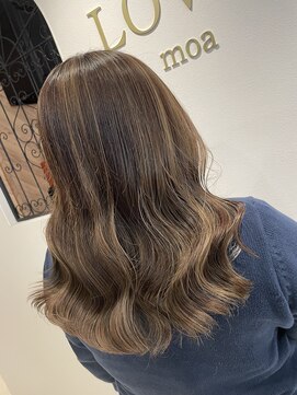 ラビスモア(Lovis moa) 切りっぱなしボブ/エアリーロング/ピンクブラウン/美髪のススメ