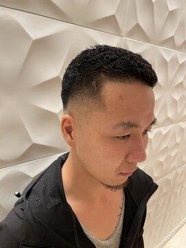 銀座マツナガ 浅草店 黒髪短髪/4ミリパンチパーマ/オールバック/スキンフェード