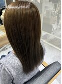 オフィスカジュアルな暗髪アッシュブラウン