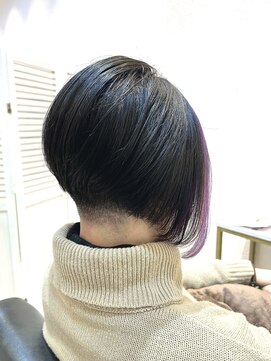 ピアーネ(PIANE) 刈り上げ前下がりショート/インナーカラー/フレーミングカラー