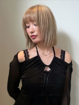 ノラ シンディ(NORA CYNDY) レイヤーボブ ウルフボブ ブロンド抜きっぱなしヘーゼルベージュ