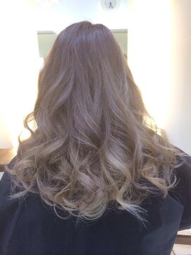 フェリシータ 総持寺店(felicita) 外国人風プラチナアッシュ@ミックス巻き