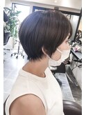 丸くまとまるショートヘア