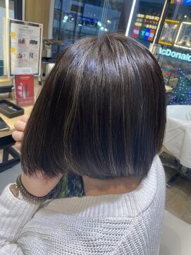 ジュイール(jouir) ポイントハイライトで立体感と透明感を！[30代40代]