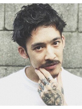 ベル 新宿(Belle) ストリートファッションに相性抜群!ハイセンスなソフト刈り上げ