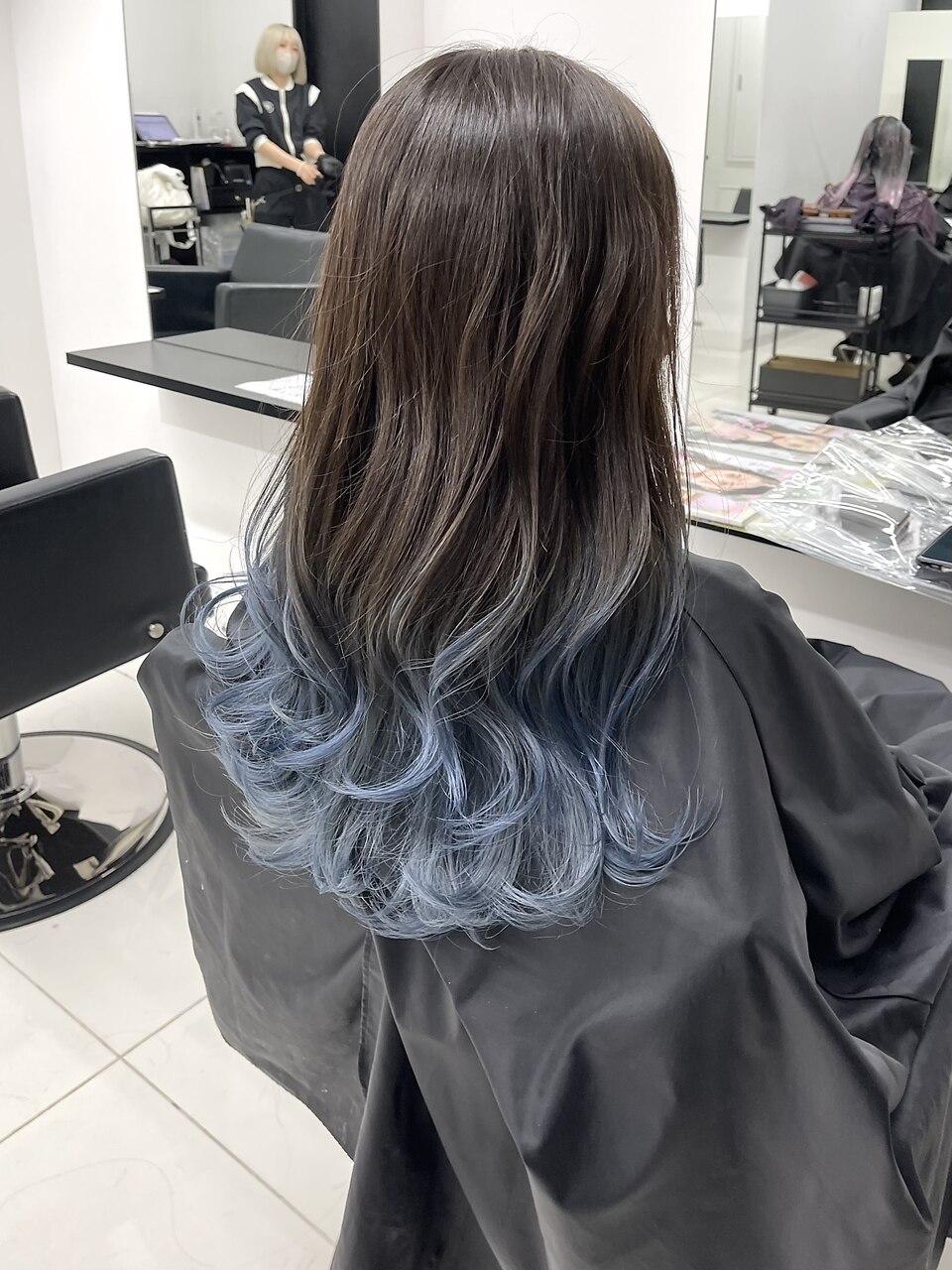 ライトブルーグラデーションカラー：L176619202｜アライブ