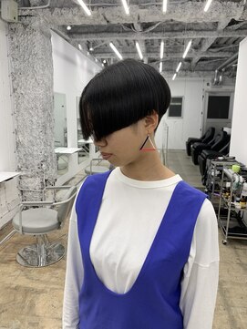 ユイツ 前下がりショートボブ×ジオメトリックカット