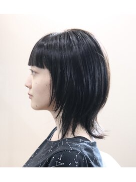 ウィスカーヘアー(whisker hair) ミディアムウルフ　ダークアッシュ