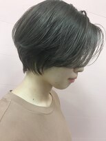 イルウィ(irwi)&nbsp;【こなれ感】大人かわいい ショートヘア カーキグレージュカラー