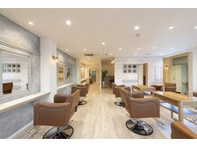 ラボヌールヘアー 宇都宮店(La Bonheur hair)の雰囲気（広々とした店内で,席も離れてお座り頂けます【宇都宮/髪質改善】）