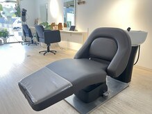 グリン(grin)の雰囲気（フルフラットのシャンプー台で癒しのシャンプーを体感ください。）