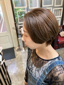 コニ(Coni) ショートヘア×アッシュカラー