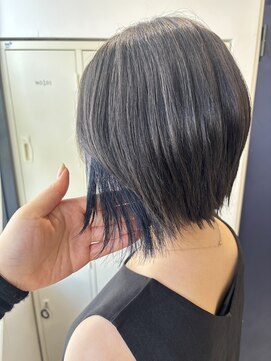 シアート(SHEART) ネイビーイヤリングカラー×レイヤーボブ
